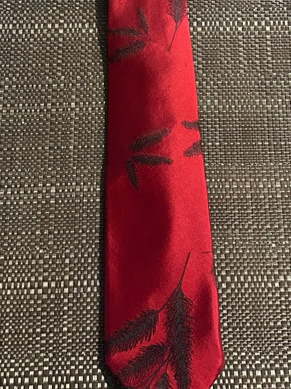 Mimi Feng tie (red leaves)